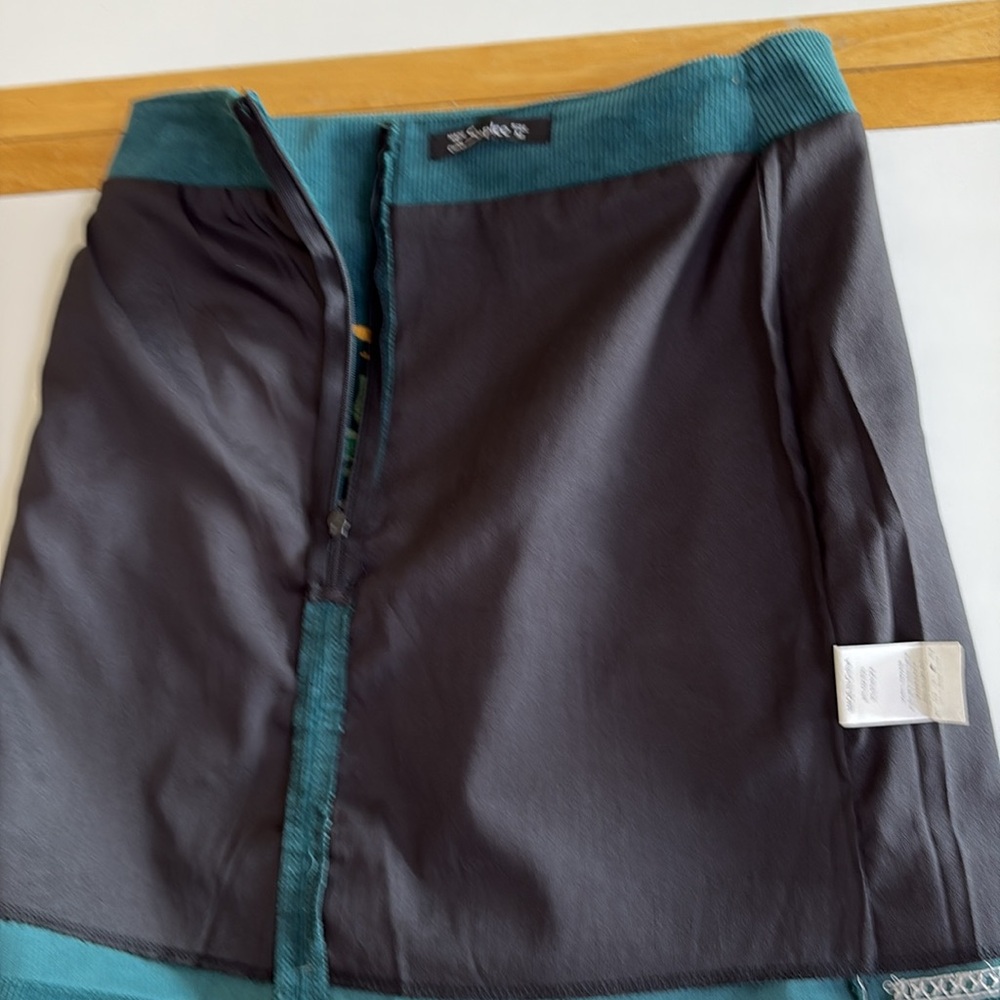 Simplee Apparel Teal Embroidered Mini Skirt Sz M - Picture 8 of 8